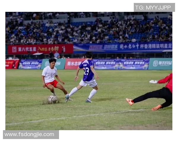 足球明星是否现身时代广场引发球迷热议与期待 足球明星是否现身时代广场引发球迷热议与期待