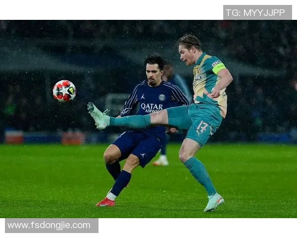 足球明星们的精彩瞬间与背后的故事揭秘