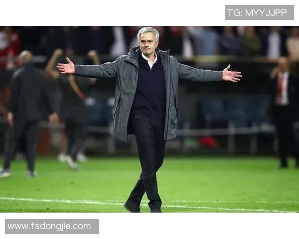 长发足球明星的魅力与风格探索：从球场到时尚的完美转变